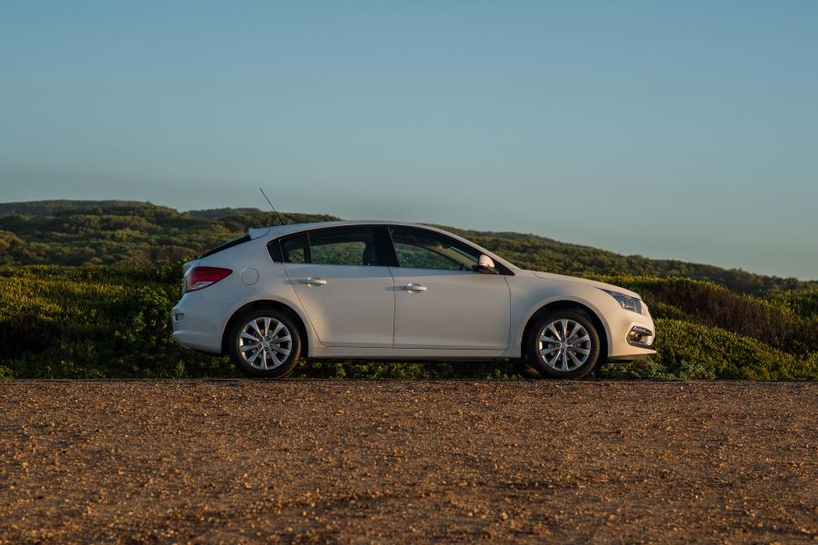  Chevrolet Cruze Hatchback 2015 года  (ZA) (фото 10 из 14)